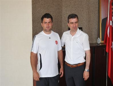 Ünlü Güreşçi Feridun Çatak, Başkan Yemenici'yi Ziyaret Etti