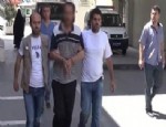 ŞİZOFRENİ HASTASI - Bayrağa saldıran şahıs tutuklandı