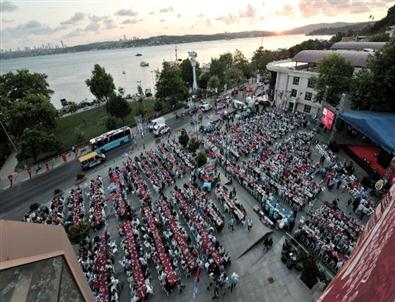 Beykozlular İlk İftarda Belediye Meydanı’nda Buluştu