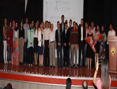 Aksaray'da Öğrencilerden Şiir Dinletisi