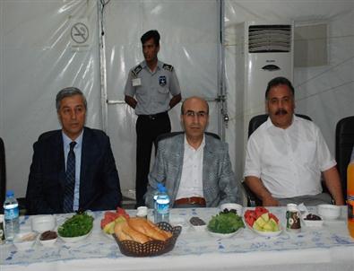 Çadırkentte Suriyelilerle İftar Yapıldı