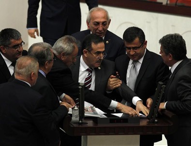 CHP'li vekil Meclis kürsüsünden bela okudu