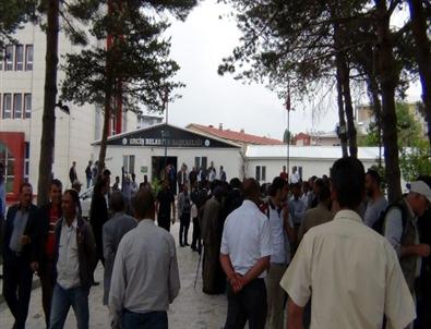 Erciş Belediyesi 160 Sözleşmeli Personelin İş Akdini Feshetti
