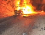 Askere malzeme taşıyan aracı ateşe verdiler