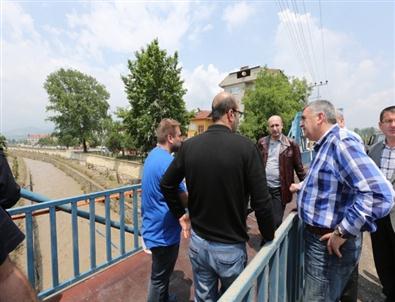 Büyükşehir Yaraların Sarılması İçin Çalışıyor