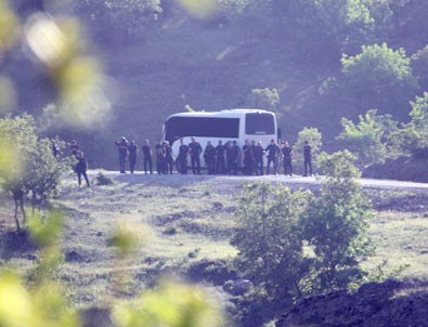 Yol kapatan BDP'lilere şafak operasyonu