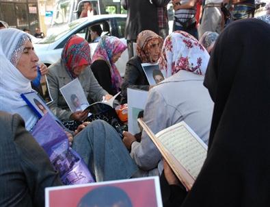 Anneler Açlık Grevinde