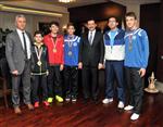 MUSTAFA AK - Genç Şampiyonlardan Başkan Ak’a Ziyaret