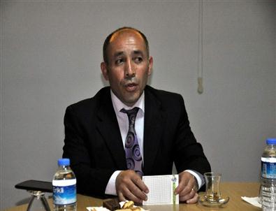 Herkes Elini Taşın Altına Koymalı