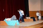 KİREMİTHANE - Liseli Tiyatrocular Hünerlerini Sergiledi