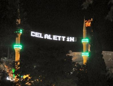 Başkan Güvenç’in İsmi Mahyadan Kaldırıldı