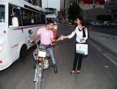 İftarda Yolda Kalana Büyükşehir Yetişti