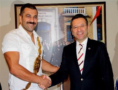 Başpehlivan Atlı'dan Vali Aksoy'a Ziyaret