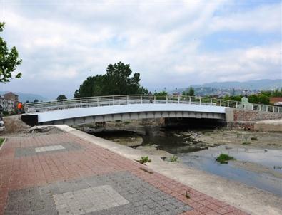 Gölcük'te İki Parkı Birleştiren Modern Köprü Hizmete Giriyor