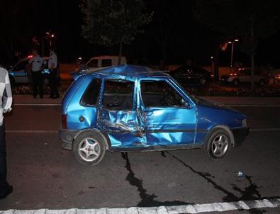 İki Aracın Çarpıştığı Kazada 3 Kişi Yaralandı