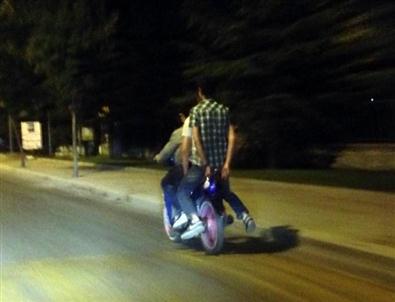 Afyonkarahisar’da Tehlikeli Motosiklet Yolculuğu