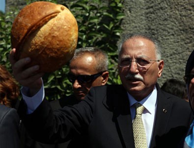 İhsanoğlu'ndan ekmek esprisine yanıt