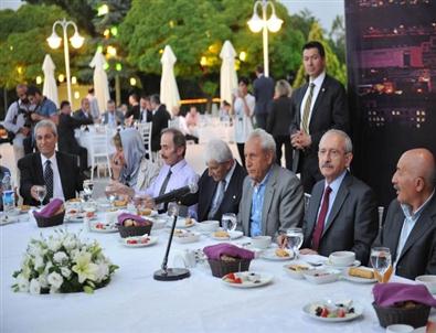 Chp Genel Başkanı Kılıçdaroğlu, İlahiyatçı ve Gazetecilerle İftar Yaptı