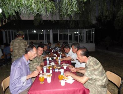 Jandarmadan Koruculara İftar Yemeği