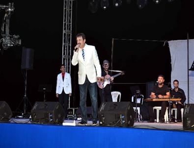 Mersin'de Ahmet Selçuk İlkan Rüzgarı Esti