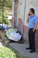 OTOPSİ SONUCU - Evinin Önünde Ölü Bulundu