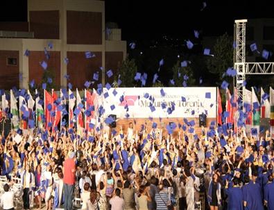 İyte’de 17. Dönem Mezuniyet Coşkusu