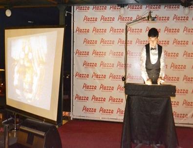 Kum Sanatçısı Çelikdemir Piazza'da