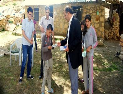 Sarıveliler’de Yaylalara Giden Çocuklara Kitap Dağıtıldı