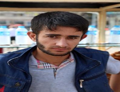 Taksim Meydanı'nda Suriyeli Gence Bıçaklı Saldırı
