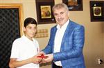 BOKS ELDİVENİ - Belediye Başkanı Memiş, Başarılı Sporcuları Altınla Ödüllendirdi