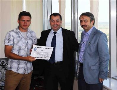 Tetova Devlet Üniversitesi Öğrencileri Sertifikalarını Aldı
