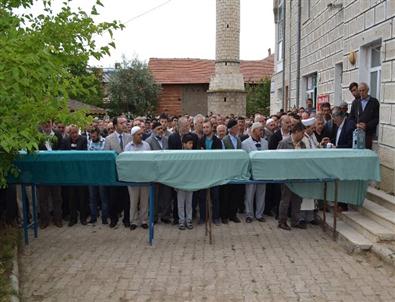 Fransa’da Yangında Ölen 3 Türk, Memleketi Yozgat’ta Gözyaşları Arasında Toprağa Verildi