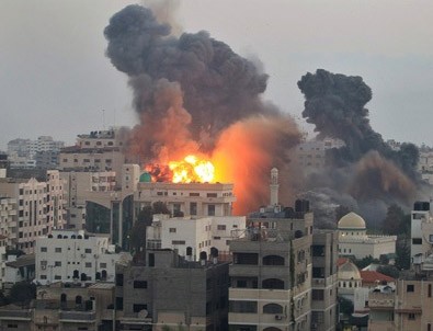 İsrail Savaş Uçağı Yine Masumları Vurdu!