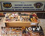 Tespih Hırsızları Yakalandı