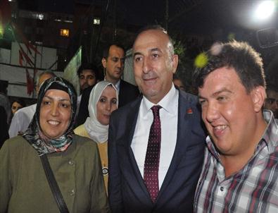 Ab Bakanı Çavuşoğlu Sokak İftarına Katıldı