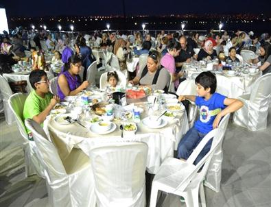 Yetimler İftar Sofrasında Buluştu