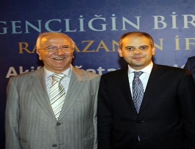 Bakan Kılıç Gençlik Stk’ları İle İftar Yemeğinde Buluştu