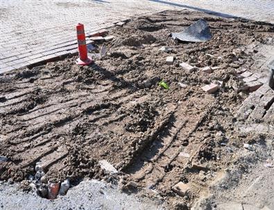 İçme Suyu Boru Hattı Patladı Tonlarca Su Boşa Aktı