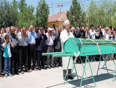 Bakan Davutoğlu Konya’da Cenaze Namazına Katıldı