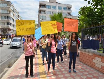 Bafra'da Öğrenciler Sokağa Döküldü