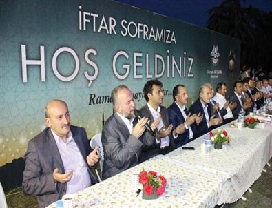 Bağcılar Belediyesi, Selimiye Camii Meydanı'nda İftar Verdi