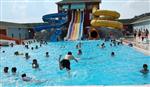 YAZ SICAKLARI - Kavurucu Yaz Sıcaklarından Bunalanlar Eynal Kaplıcalarındaki Aqua Parka Akın Ediyor