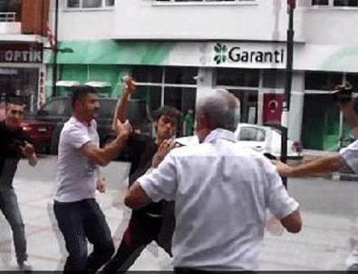 Selahattin Demirtaş'ın tanıtım standına saldırı