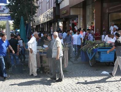 Diyarbakır’da Bayram Alışverişi Esnafı Sevindirdi