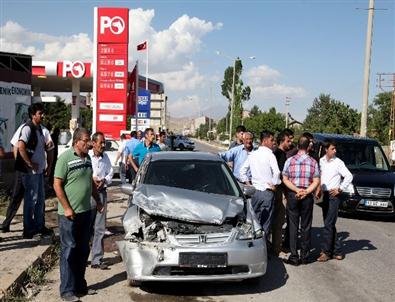 Ahlat’ta Trafik Kazası, 2 Yaralı