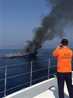 YARDIM ÇAĞRISI - Finike Körfezi’nde Lüks Yat Yandı