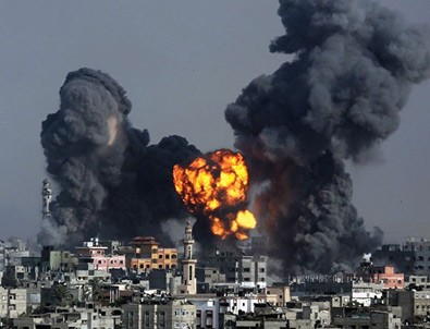 Gazze'ye bombardıman başladı!