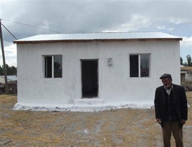 Akyaka’da Yardıma Muhtaç Vatandaşlara Ev Yapıldı