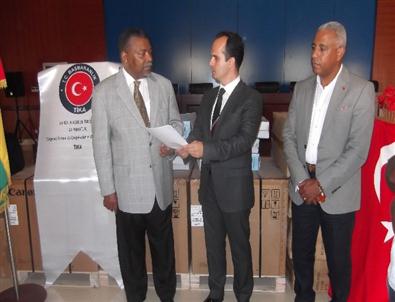 Gine Bissau Dışişleri Bakanlığı’na Ofis ve Bilişim Malzemeleri Desteği