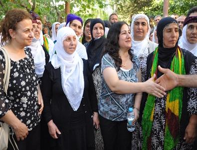 Kck'dan Tahliye Olan Demirel Davul Zurna İle Karşılandı